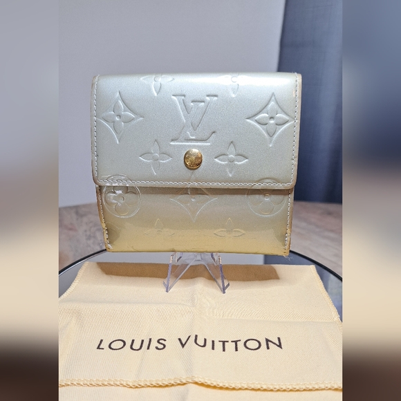 Louis Vuitton Vernis Gold Compact Wallet - Picture 1 of 17